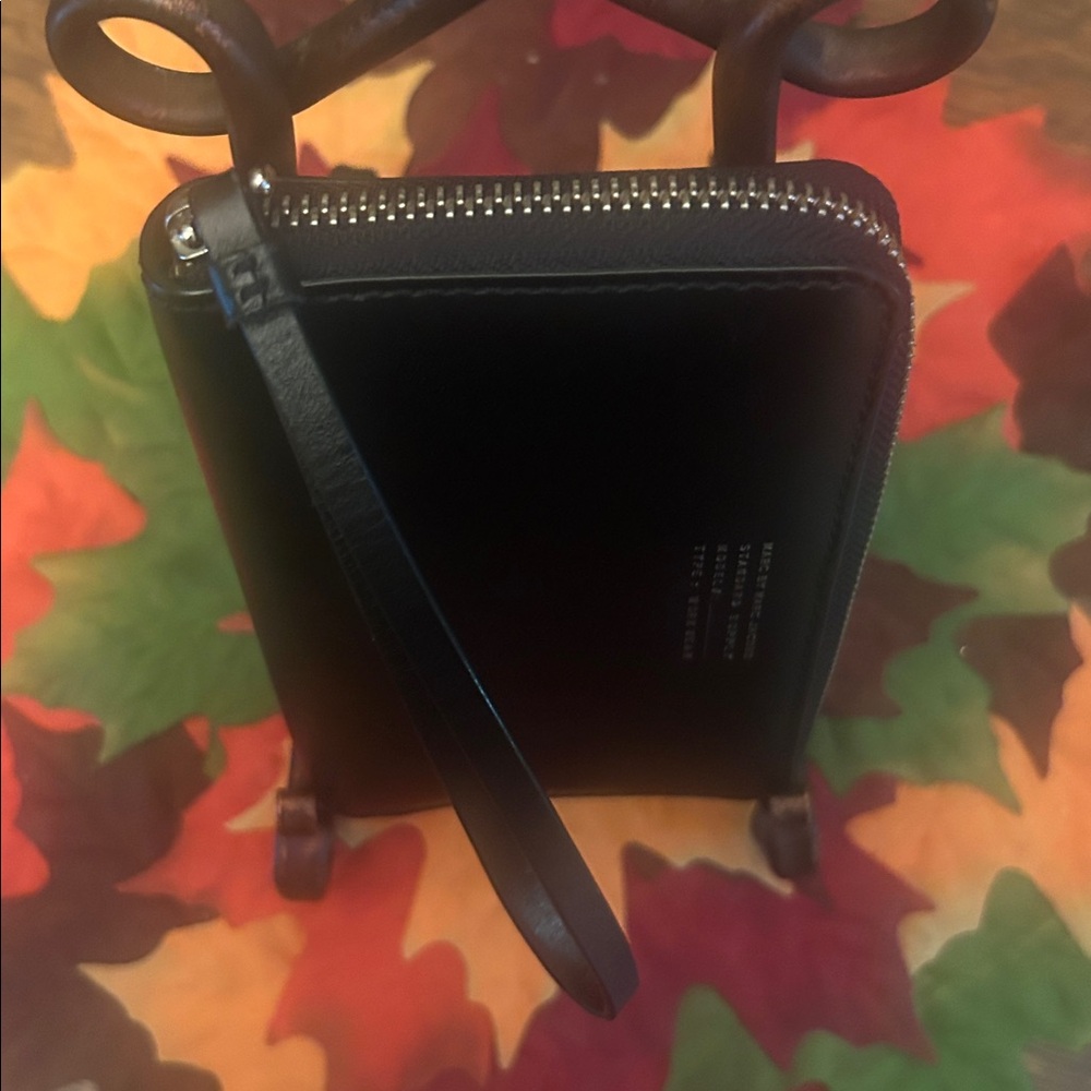 Marc by Marc Jacobs Black Leather Zip Around Wallet - Picture 5 of 9